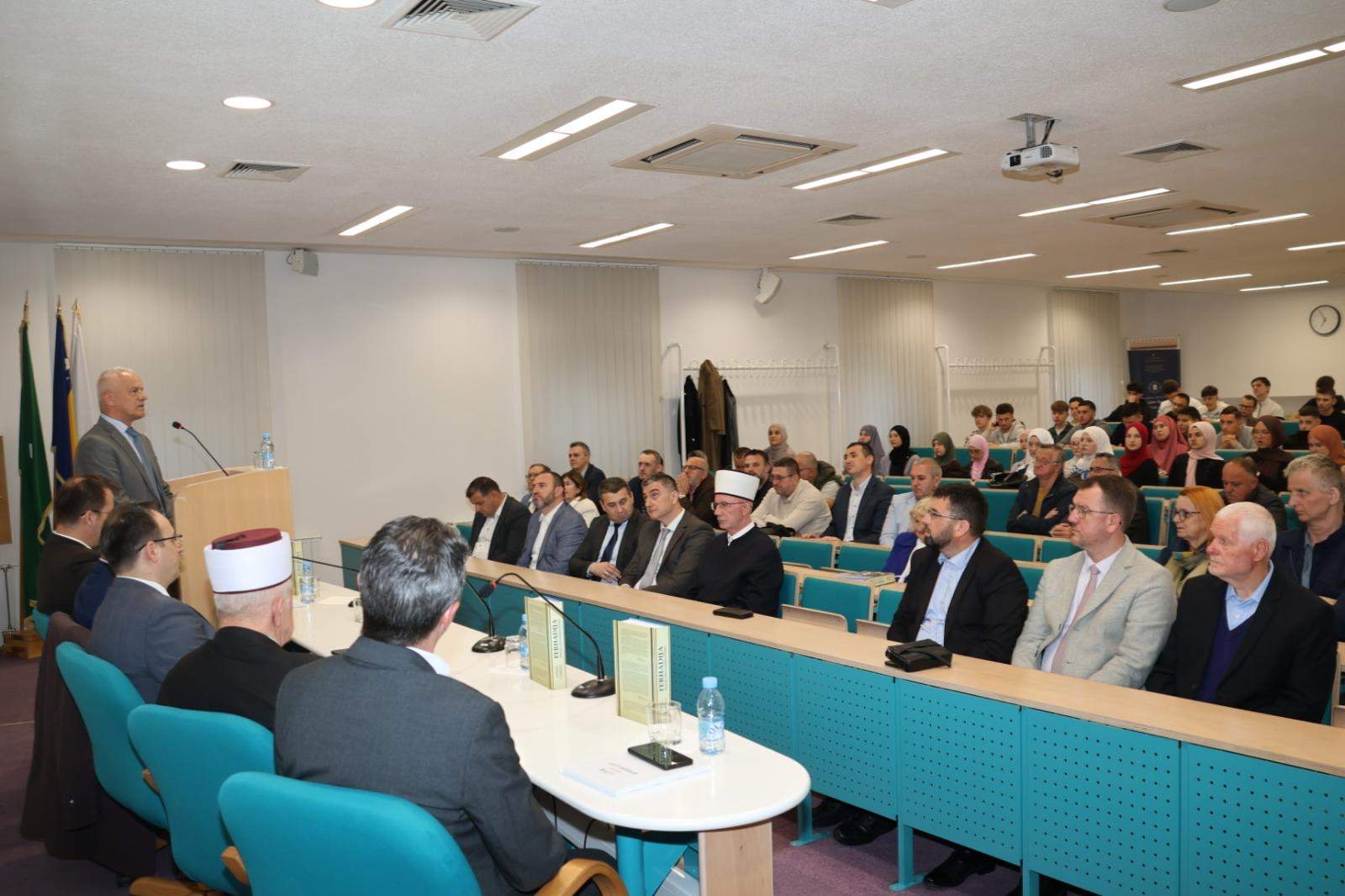 IMG_0442.jpeg - Tuzla: Promovisana knjiga 