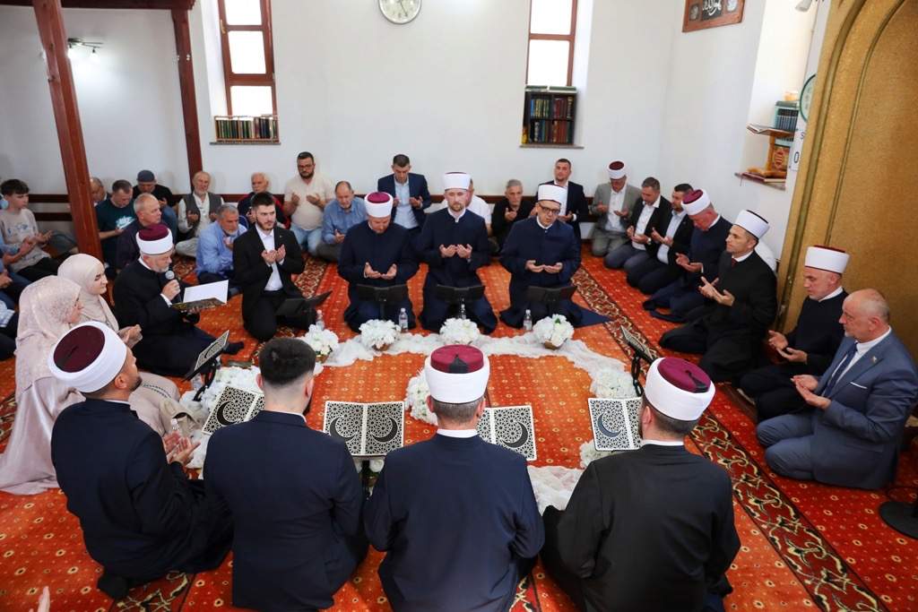 IMG_0560.jpeg - U Velikoj Kladu&scaron;i proučena hafiska dova Ezani Kovačević - prvoj hafizi Kur