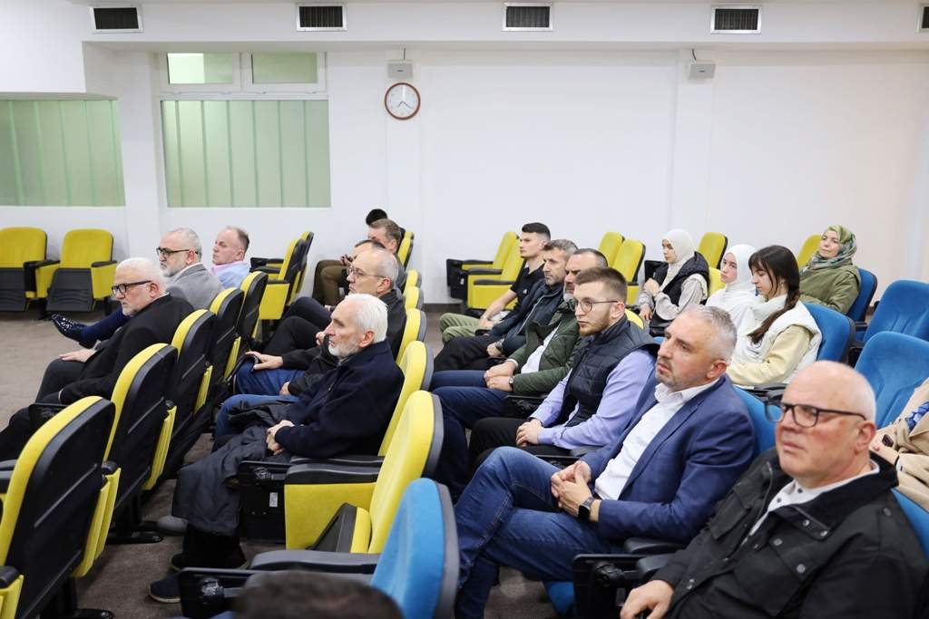 IMG_2668.jpg - U Bihaću predstavljena knjiga Mustafe Spahića &bdquo;Palestina, Izrael i svjetska &scaron;utnja&ldquo;