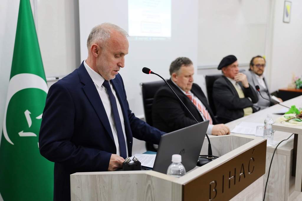 IMG_2666.jpg - U Bihaću predstavljena knjiga Mustafe Spahića &bdquo;Palestina, Izrael i svjetska &scaron;utnja&ldquo;