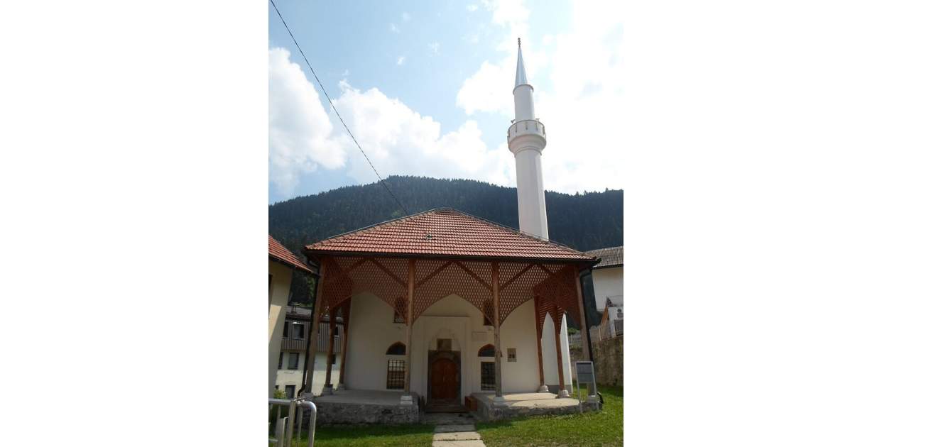 Djevojačka džamija u Čajniću, izvor: džamije.ba)