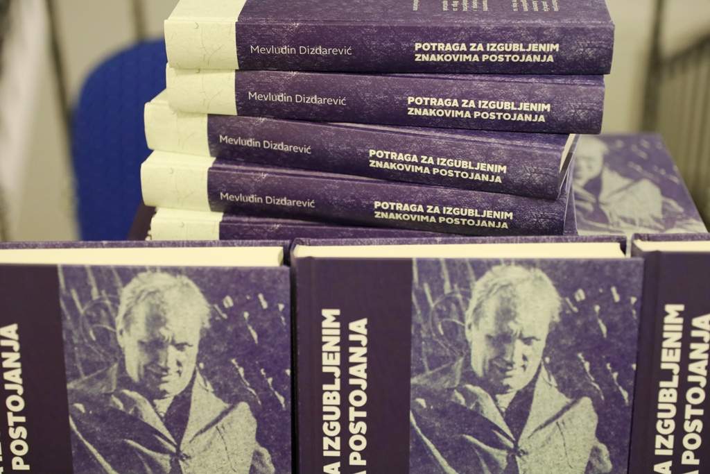 IMG_2927.jpg - U Bihaću predstavljena knjiga &bdquo;Potraga za izgubljenim znakovima postojanja &ndash; Hifzija Hasandedić&ldquo;