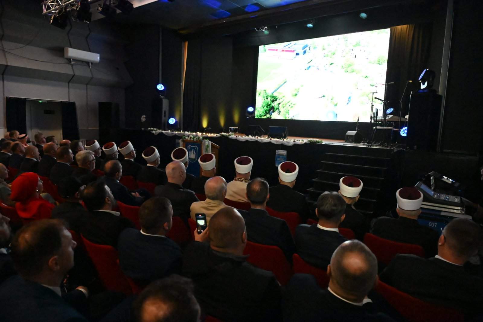 Akademija.jpg - Reisul-ulema na obilježavanju 30. godina IPF-a u Bihaću: Nemamo pravo odustajati od borbe i ulaganja u znanje