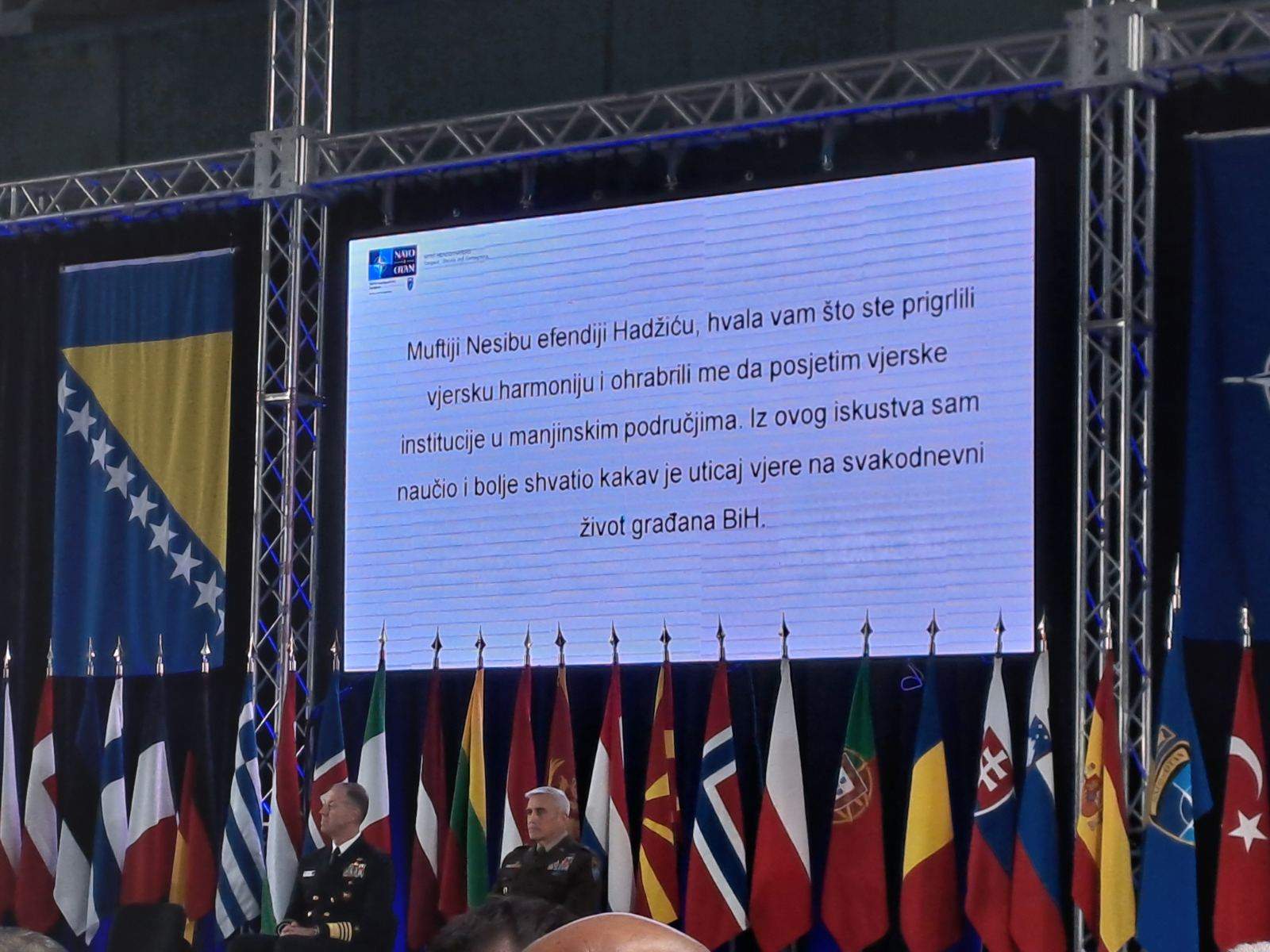 001.jpg - Fowler preuzeo komandu NATO &scaron;taba Sarajevo, Valas zahvalio Vojnom muftijstvu i muftiji Hadžiću na podr&scaron;ci međureligijskoj harmoniji