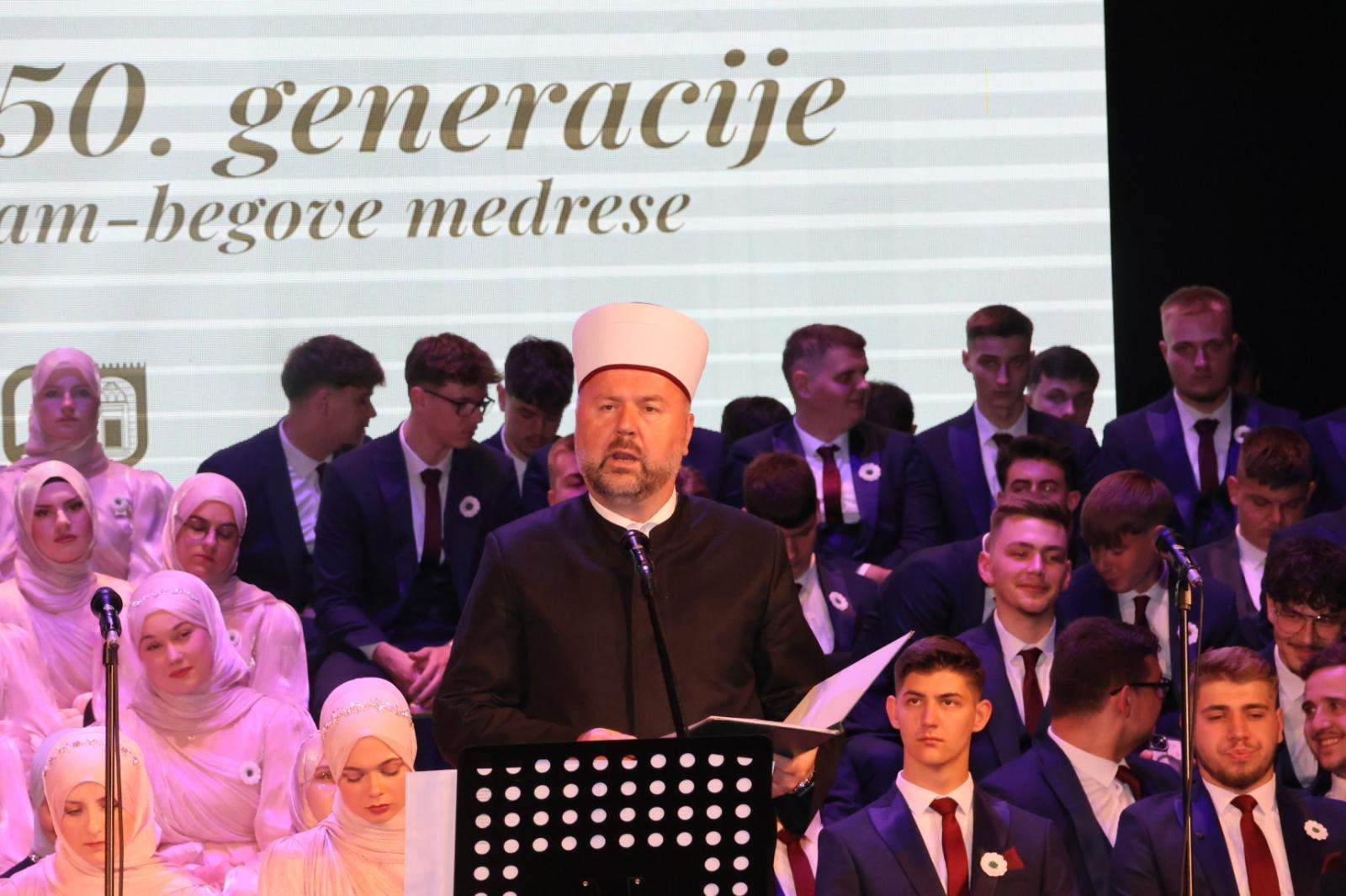 TZAkademija7.jpg - Svečana akademija 350. generacije Behram-begove medrese: Maturanti zavr&scaron;avaju &scaron;kolovanje u godini velikog jubileja