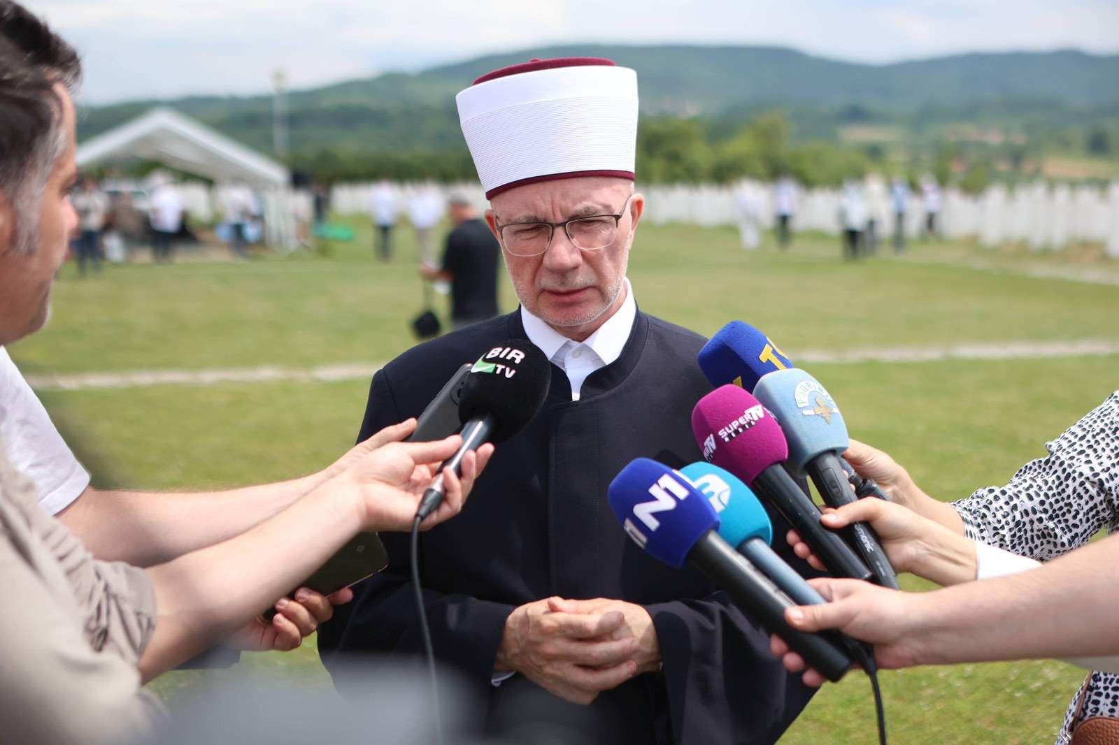 00.jpg - Klanjana kolektivna dženaza za žrtve ratnih zločina u Zvorniku