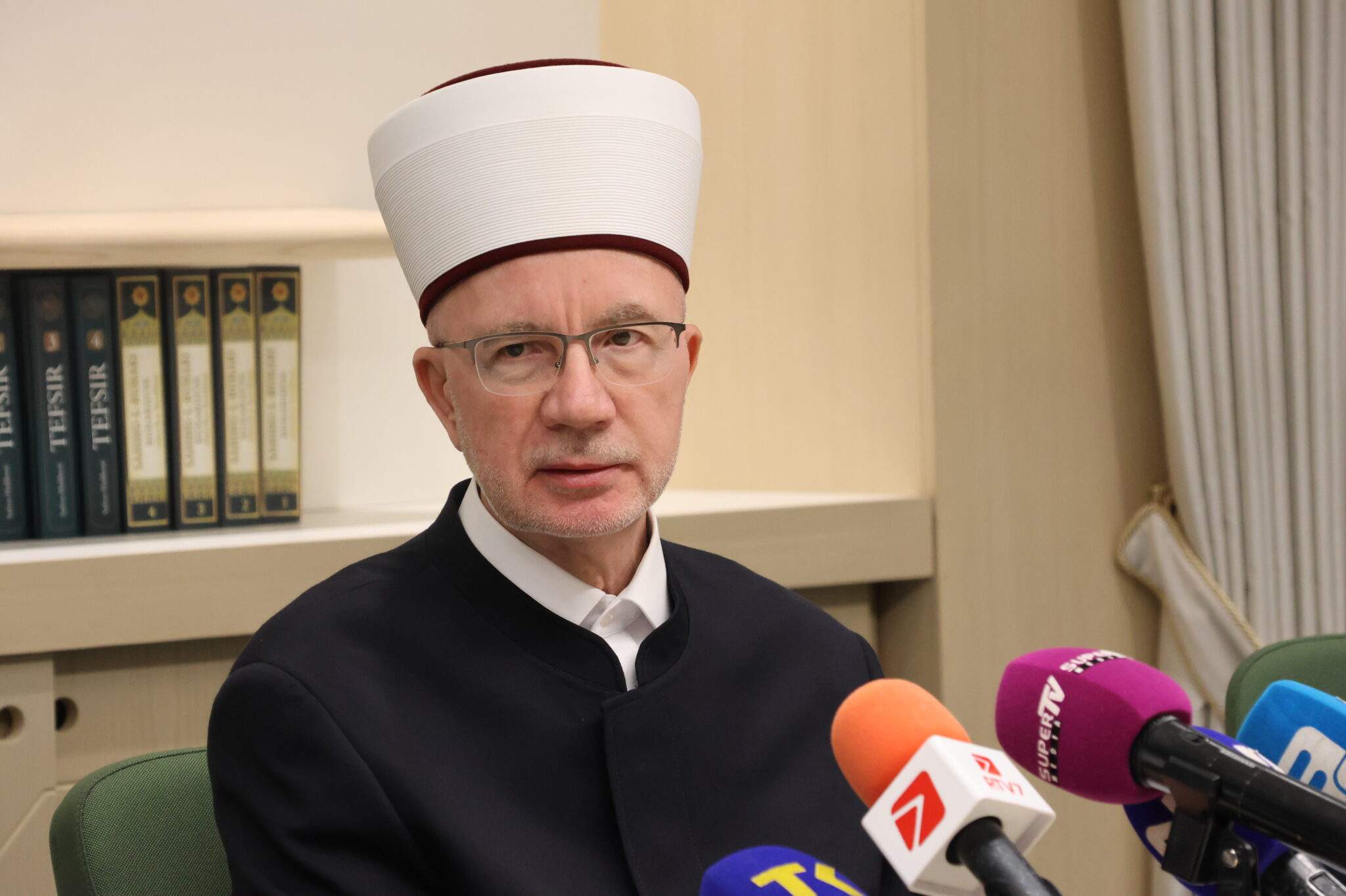 1-2048x1365.jpg - Počeli XXIII Dani Hasana Kaimije: Povelja za životno djelo profesoru Idriz-ef. Memiću