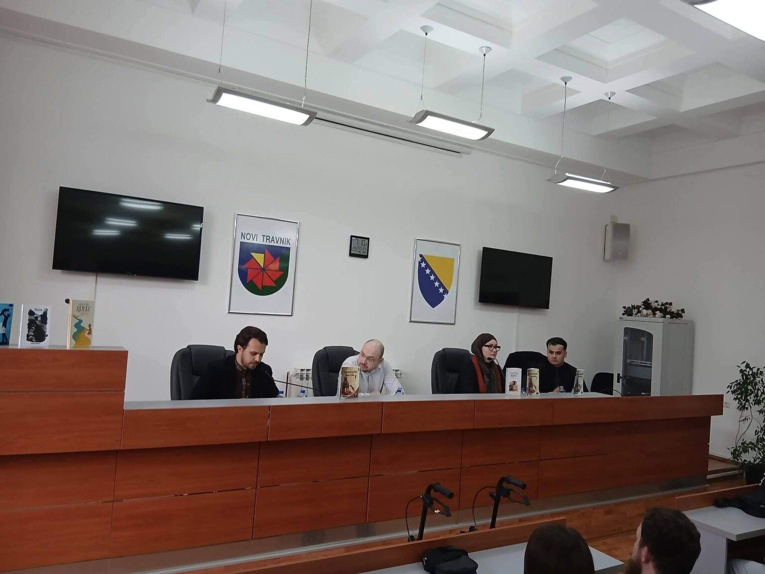 FB_IMG_1780694041372-1536x1152.jpg - Književno veče sa Semirom Krnjićem u Novom Travniku: Po&scaron;tovanje grada u kojem stasava