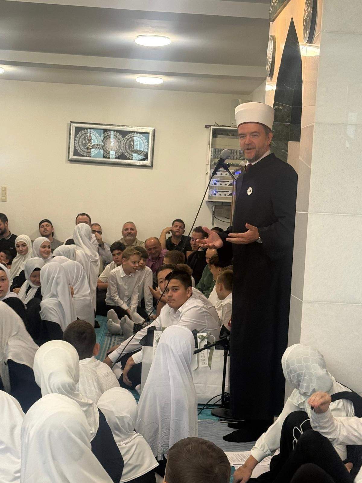mekteb-antwerpen-3.jpeg - Džemat Gazi Husrev-beg iz Antwerpena održao zavr&scaron;ne ispite za 70 polaznika mektepske nastave