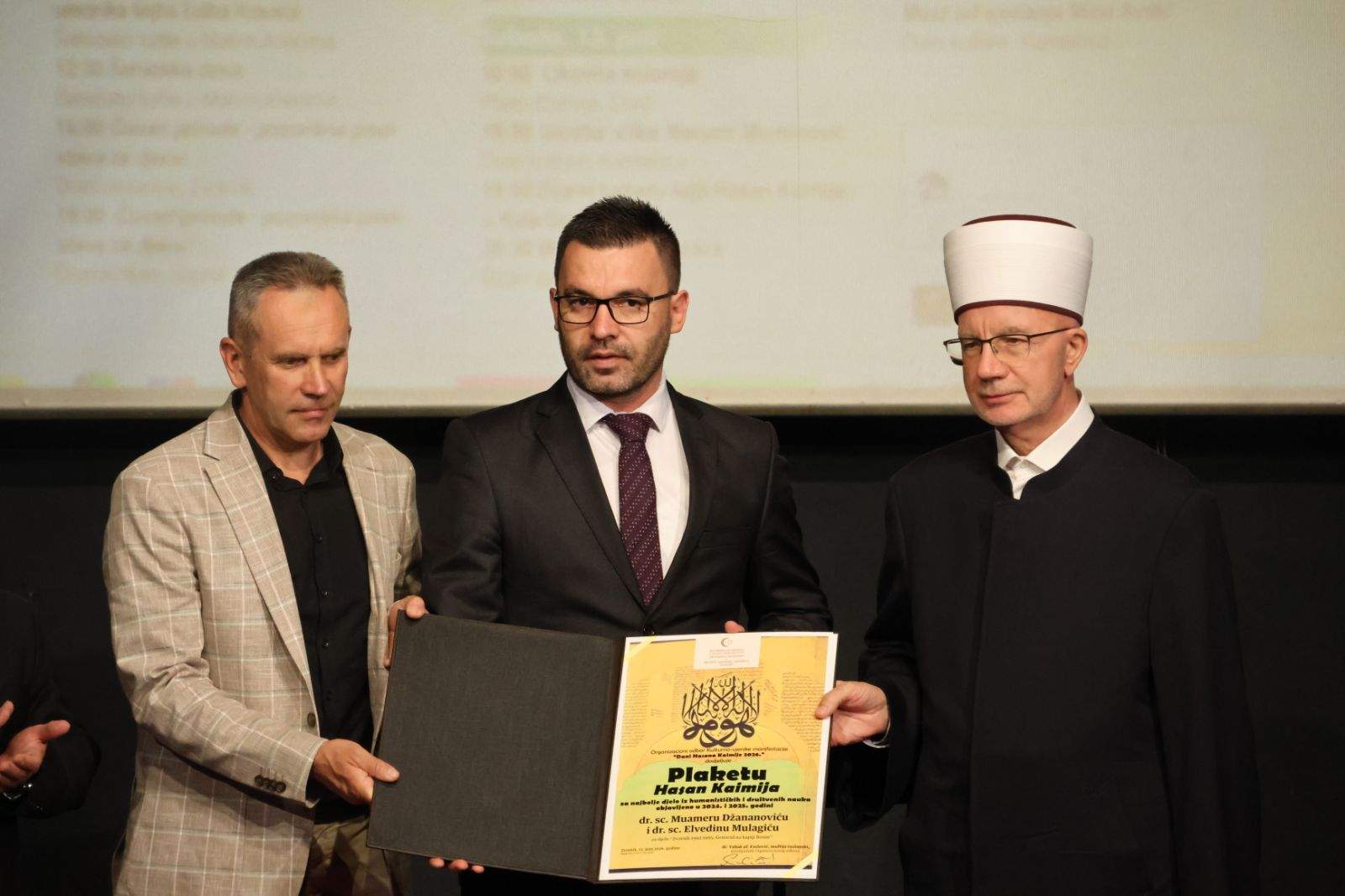 Plaketa.jpg - Dani Hasana Kaimije u Zvorniku: Čuvajući sjećanje na na&scaron;e velikane, jačamo svijest o sebi i grdimo mostove među ljudima