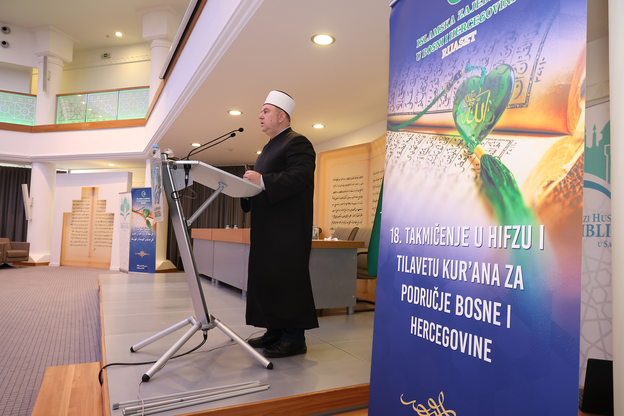 18. takmičenje u hifzu i tilavetu Kur’ana za BiH 12.007.2026. hafiz dr. Mensur-ef. Malkić, direktor Uprave za vjerske poslove Rijaseta IZ u BiH 18. takmičenje u hifzu i tilavetu Kur’ana za BiH 12.007.2026. hafiz dr. Mensur-ef. Malkić, direktor Uprave za vjerske poslove Rijaseta IZ u BiH