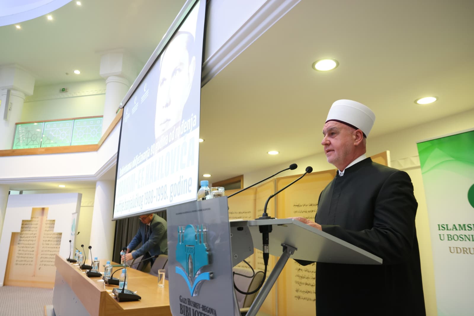 Reisul-ulema Islamske zajednice u BiH Husein-ef. Kavazović 1 Reisul-ulema Islamske zajednice u BiH Husein-ef. Kavazović