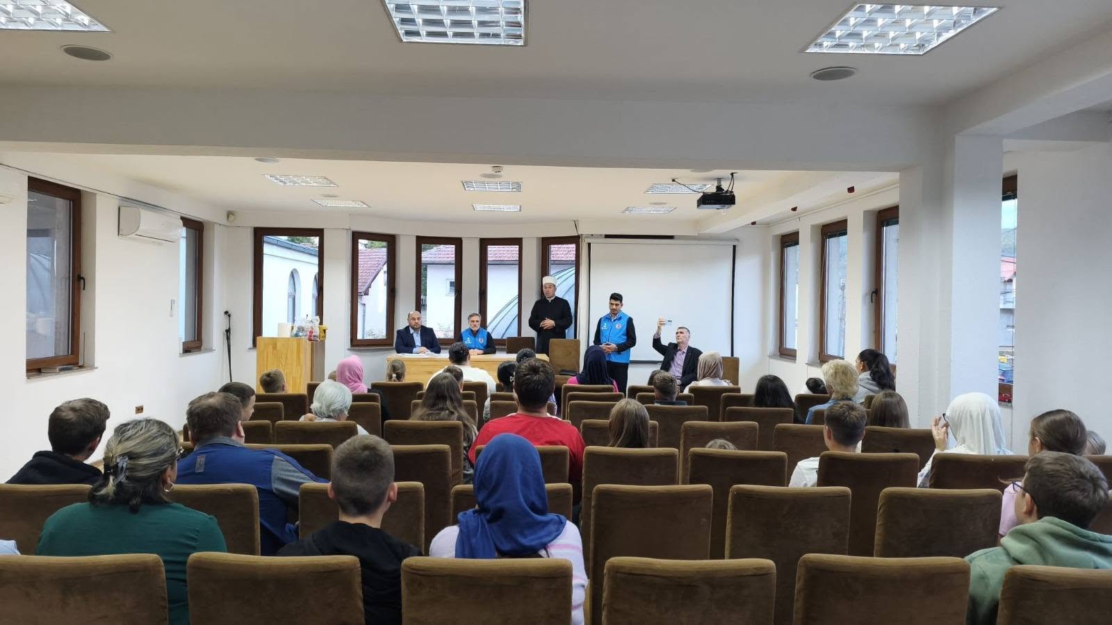 Djeci z Kiseljaka, Kreševa i Fojnice uručene stipendije (8)