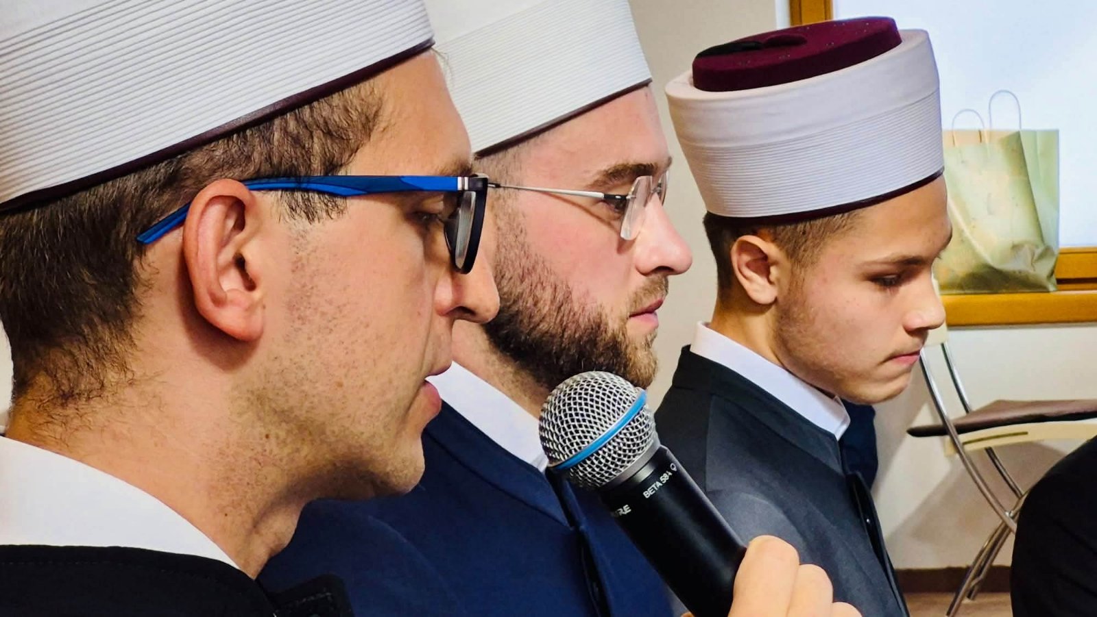 U okviru programa, promovisani hafizi su učili kratke kur'anske sure U okviru programa, promovisani hafizi su učili kratke kur'anske sure