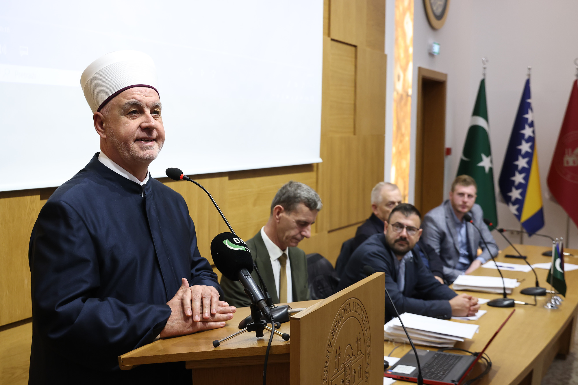 Reisul-ulema Islamske zajednice u Bosni i Hercegovini Husein-ef. Kavazović (3) Reisul-ulema Islamske zajednice u Bosni i Hercegovini Husein-ef. Kavazović (3)