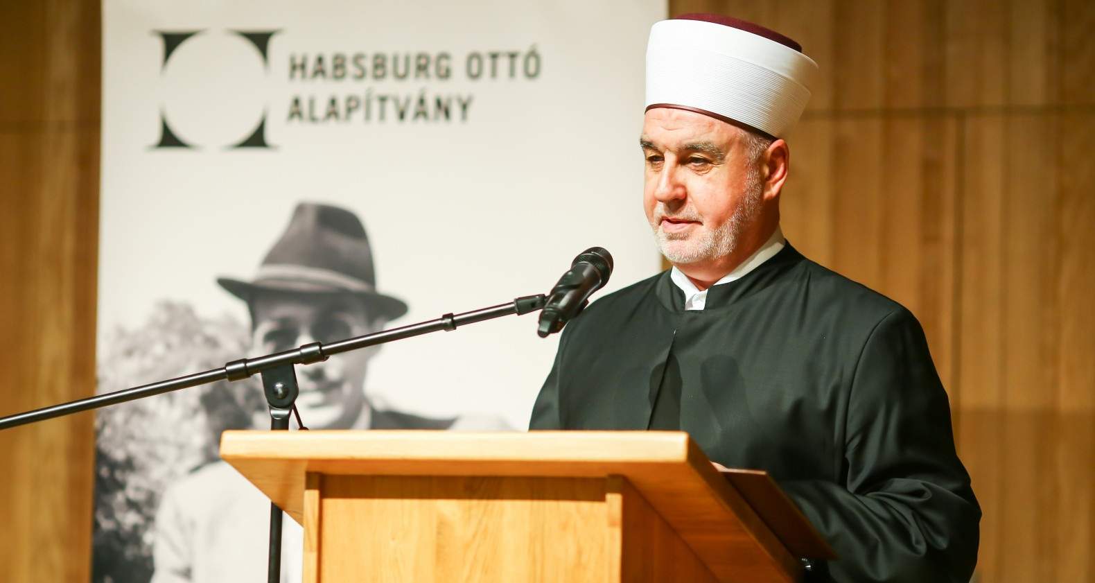 01.jpg - Reisu-l-ulema na komemorativnoj konferenciji posvećenoj Oto Von Habsburgu