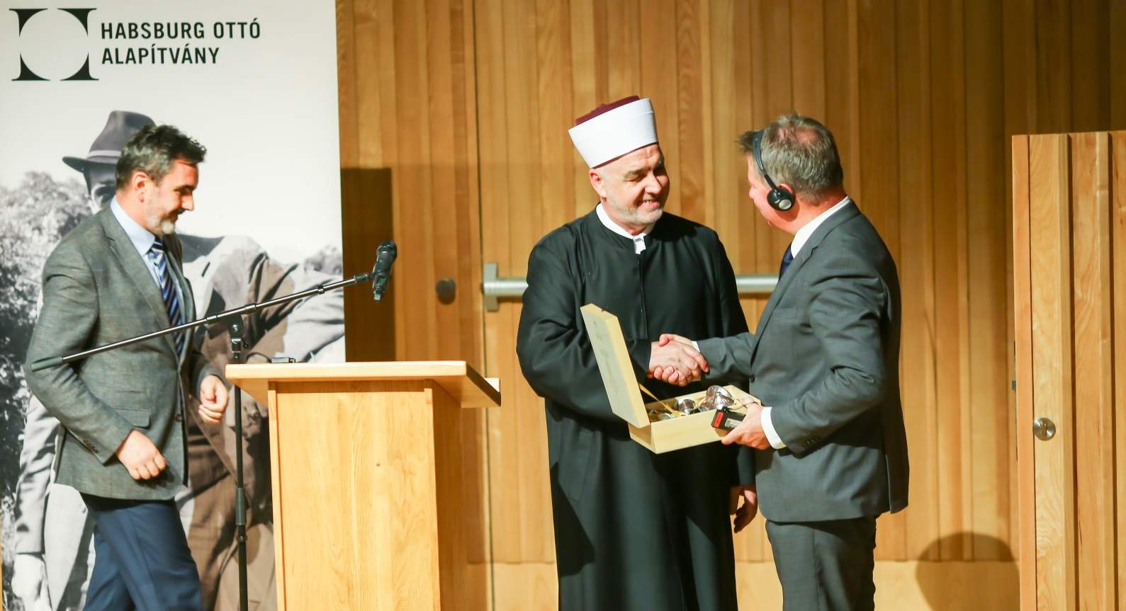 03.jpg - Reisu-l-ulema na komemorativnoj konferenciji posvećenoj Oto Von Habsburgu