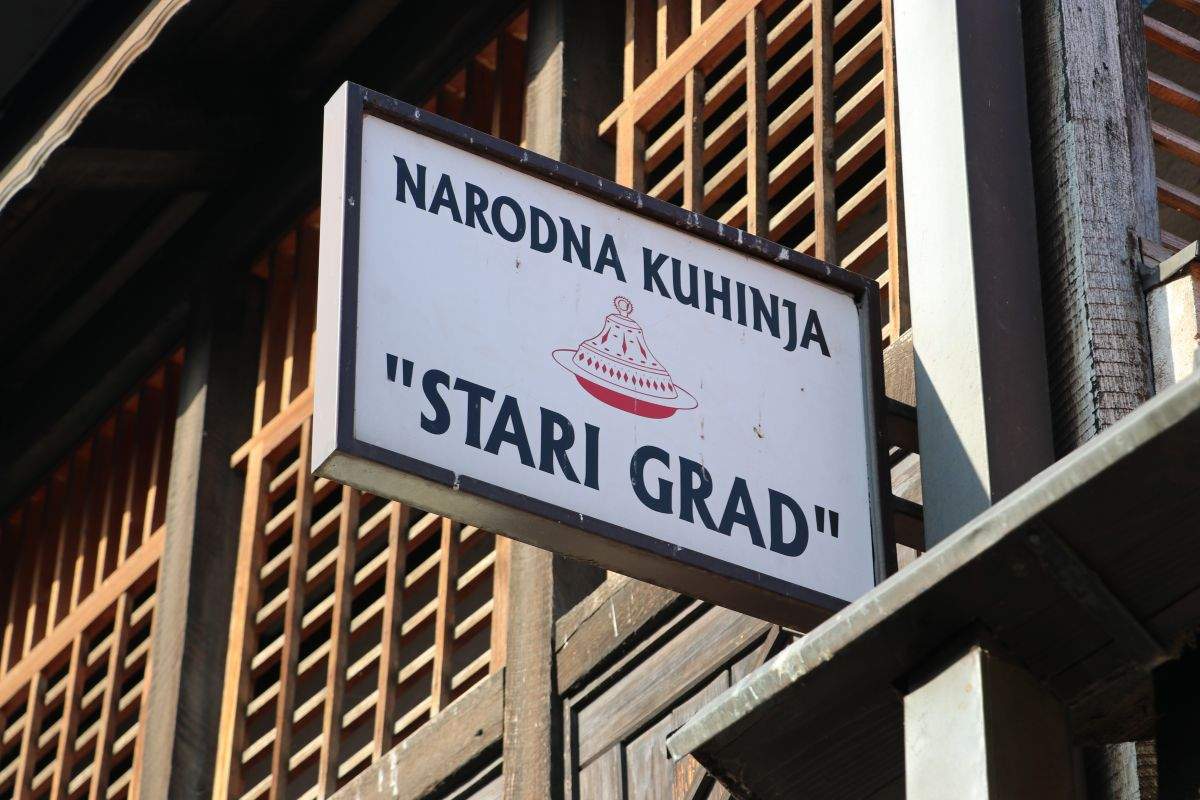 13.jpg - Povodom 30. godišnjice rada Narodne kuhinje Stari Grad: Načelnik Hadžibajrić potpisao ugovor o dodjeli 40.000 KM