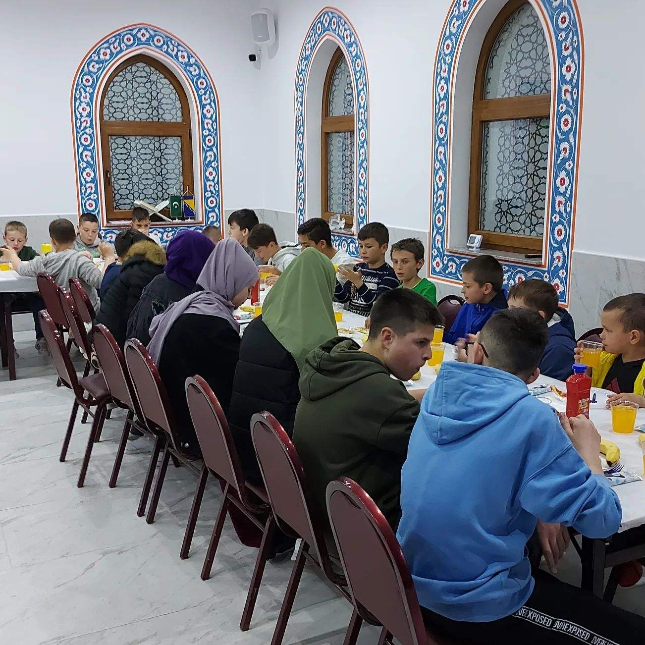 278217500_10226109014984087_6373034986836806281_n.jpg - Kamičani: Iftar za mektepske polaznike