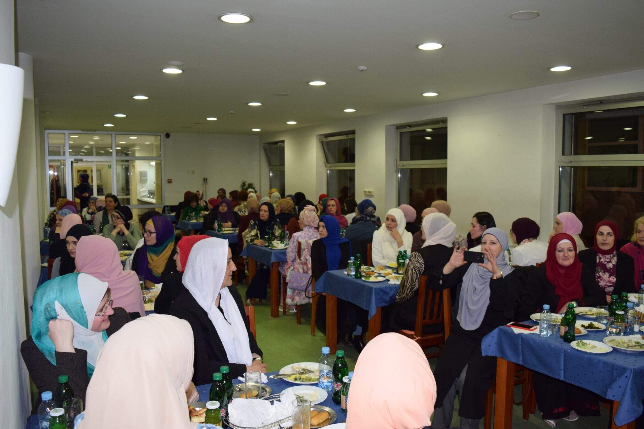 4-2048x1366.jpg - Muftijstvo tuzlansko: Tradicionalni iftar za Bošnjakinje