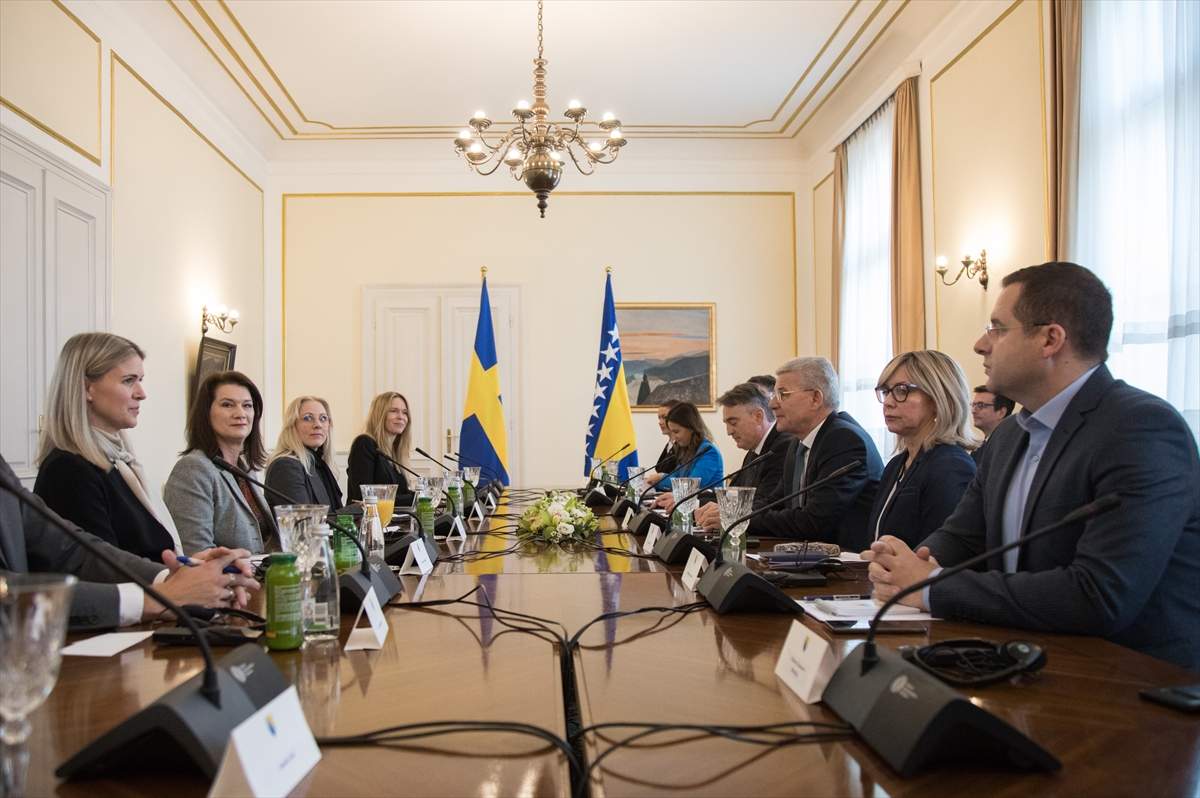 AA-20220412-27543105-27543104-DZAFEROVIC_I_KOMSIC_RAZGOVARALI_S_LINDE_RUSKE_PRIJETNJE_BIH_I_SVEDSKOJ_NEDOPUSTIVE.jpg - Džaferović i Komšić razgovarali s Linde: Ruske prijetnje BiH i Švedskoj nedopustive