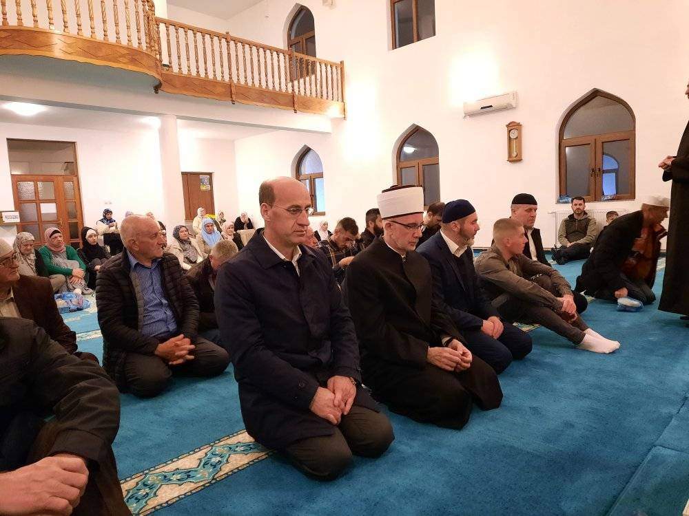 2022-4-1.jpg - Muftija Fazlović na iftaru i teravih-namazu u Bratuncu 