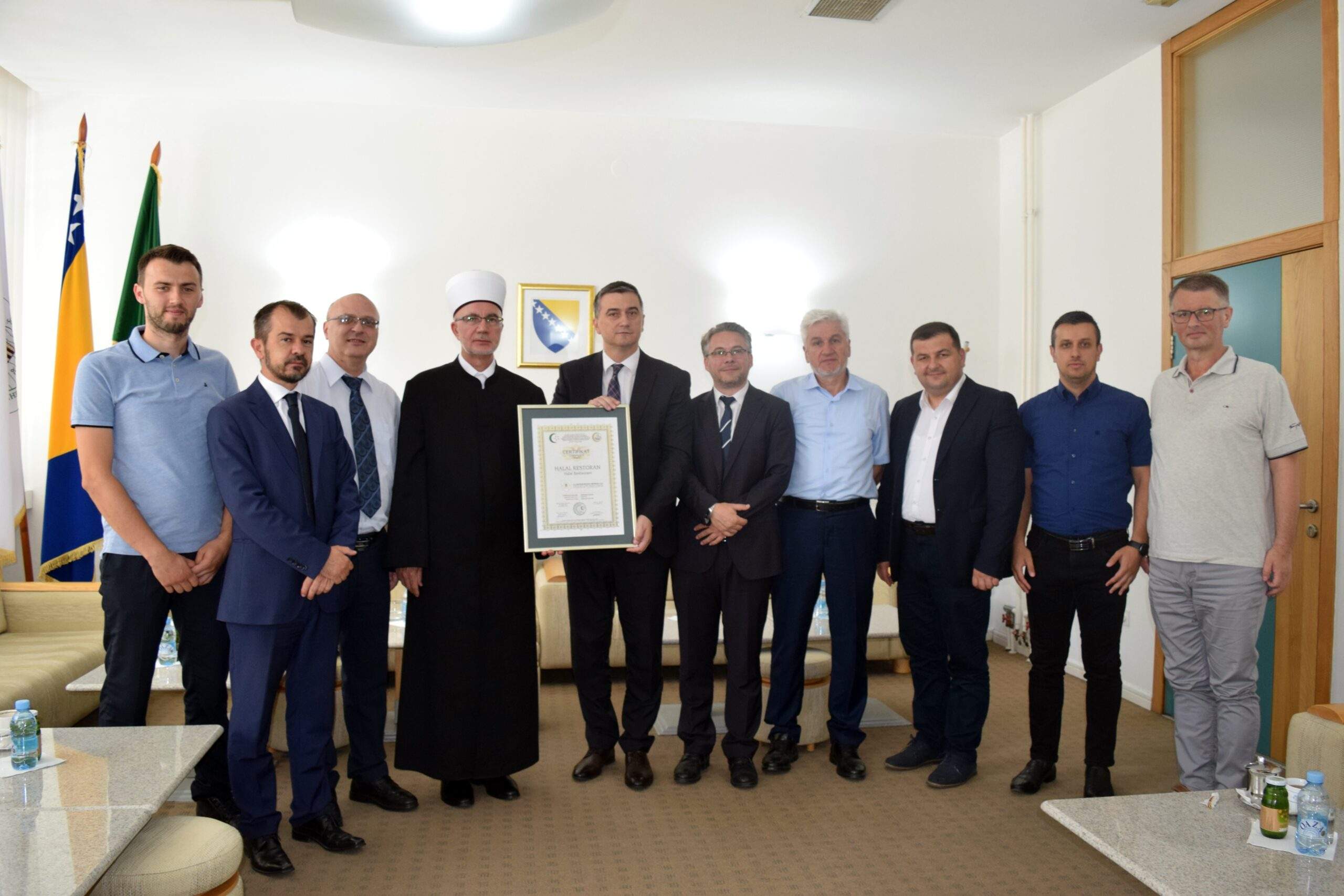 1-2-scaled.jpg - Uručen halal certifikat za restoran Behram-begove medrese u Tuzli