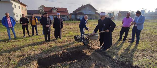 14-30-31-evlad_temelj.jpg - Brčko: Polaganjem kamena temeljca najavljena gradnja dodatnog objekta za potrebe PU Evlad