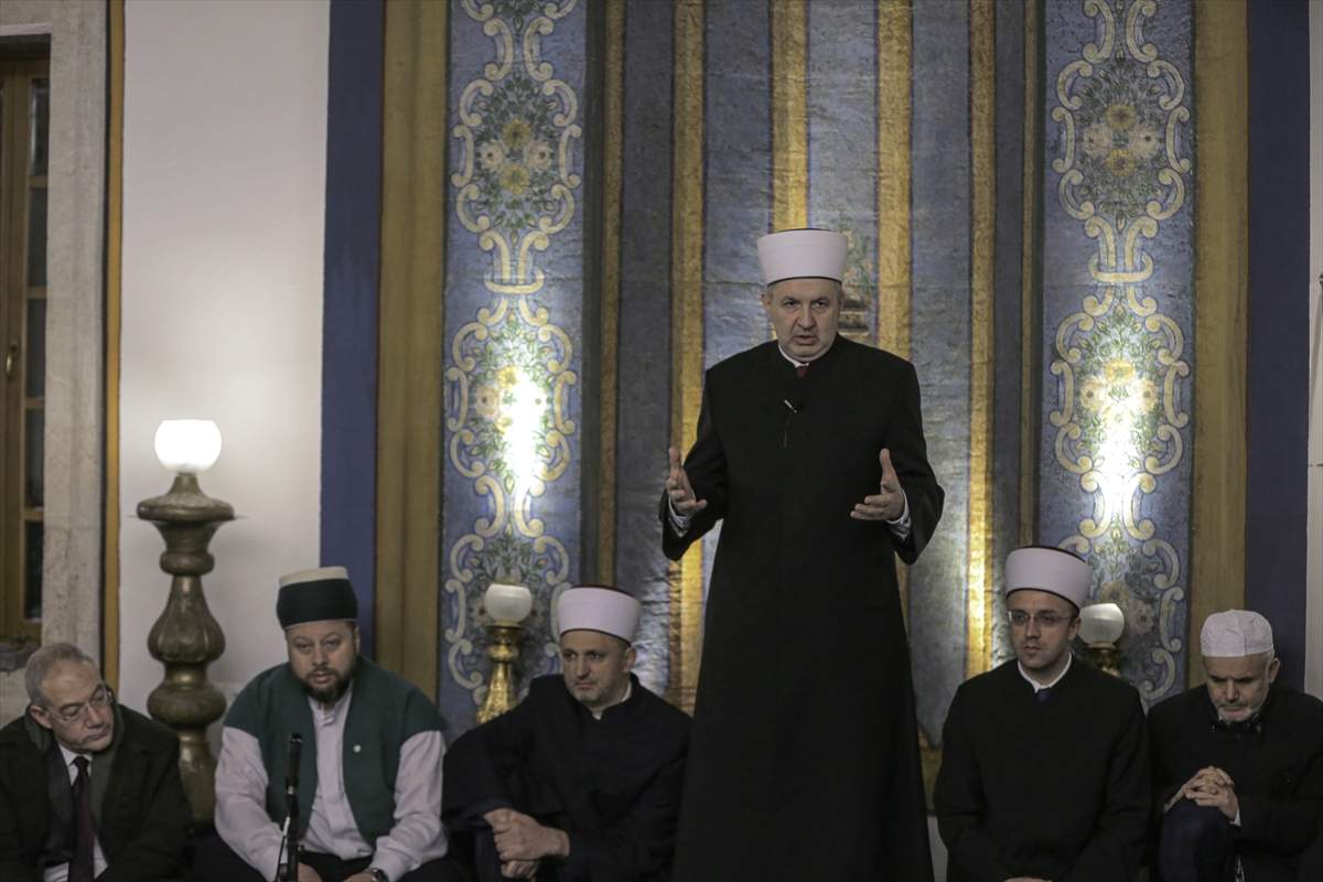 AA-20230209-30240313-30240305-BIH_U_CAREVOJ_DZAMIJI_PROUCENI_TEVHID_I_HATMA_ZA_ZRTVE_ZEMLJOTRESA_U_TURKIYE_I_SIRIJI.jpg - Muftijstvo sarajevsko: Proučen tevhid i hatma-dova pred duše žrtava stradalih u zemljotresima u Turskoj i Siriji