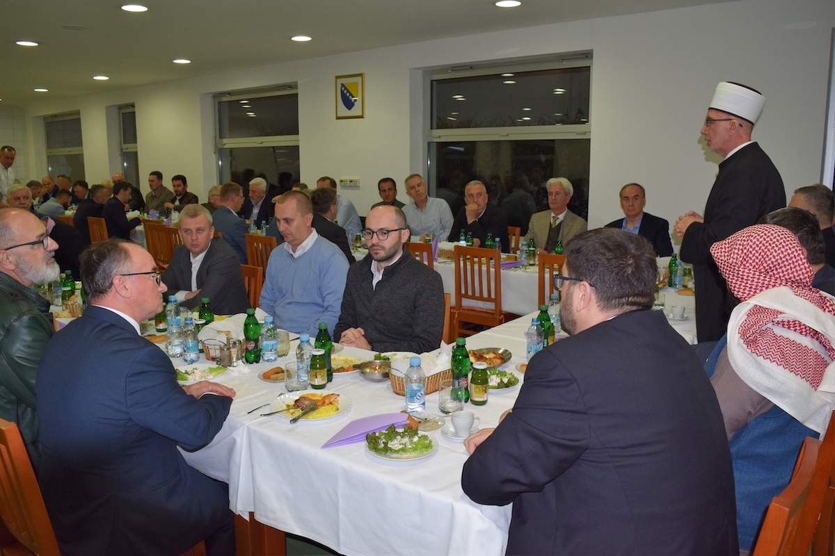 28-03-2023-4.jpg - Iftar muftije Fazlovića za rukovodstva medžlisa i ustanova, sabornike i saradnike Muftijstva tuzlanskog 