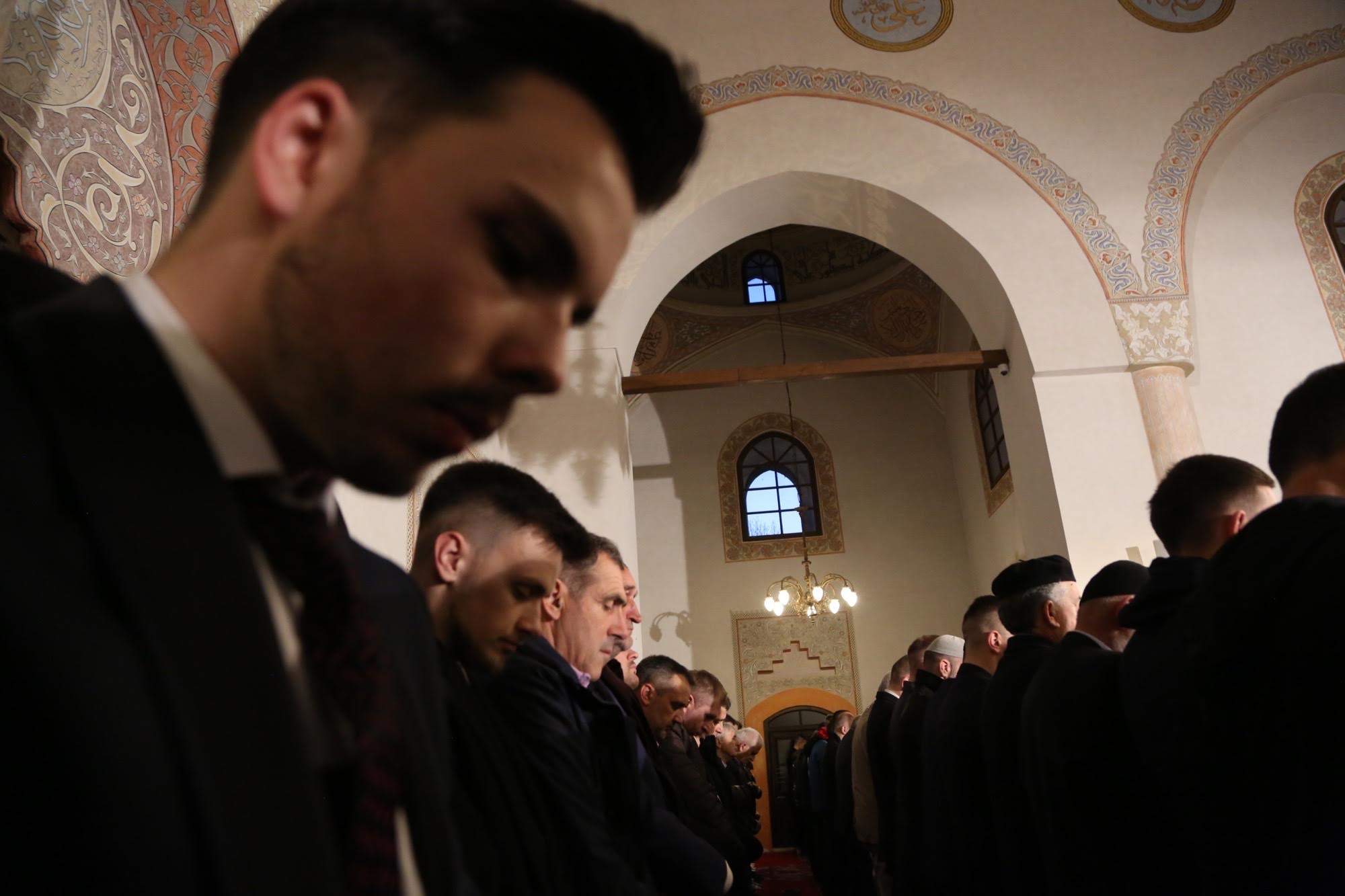 0-11.jpeg - Klanjan bajram-namaz u Gazi Husrev-begovoj džamiji u Sarajevu