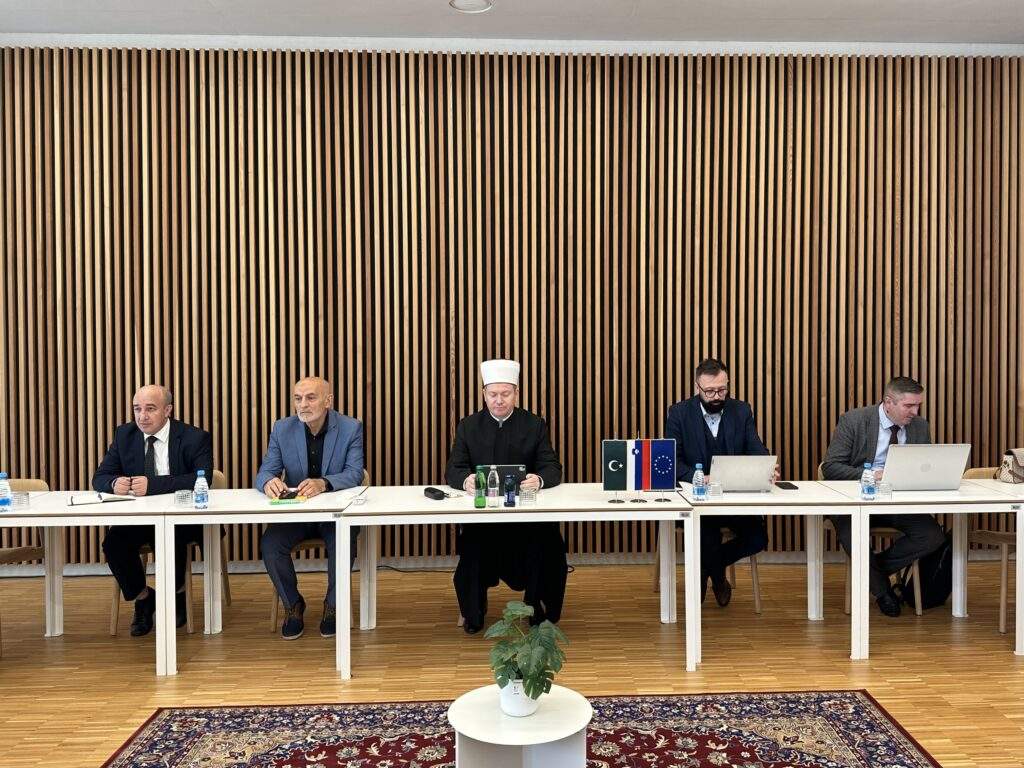 IMG-5317-1024x768.jpg - Muftija Porić sa imamima i muallimama: Pitanja unapređenja mekteba implementirati početkom naredne mektepske godine