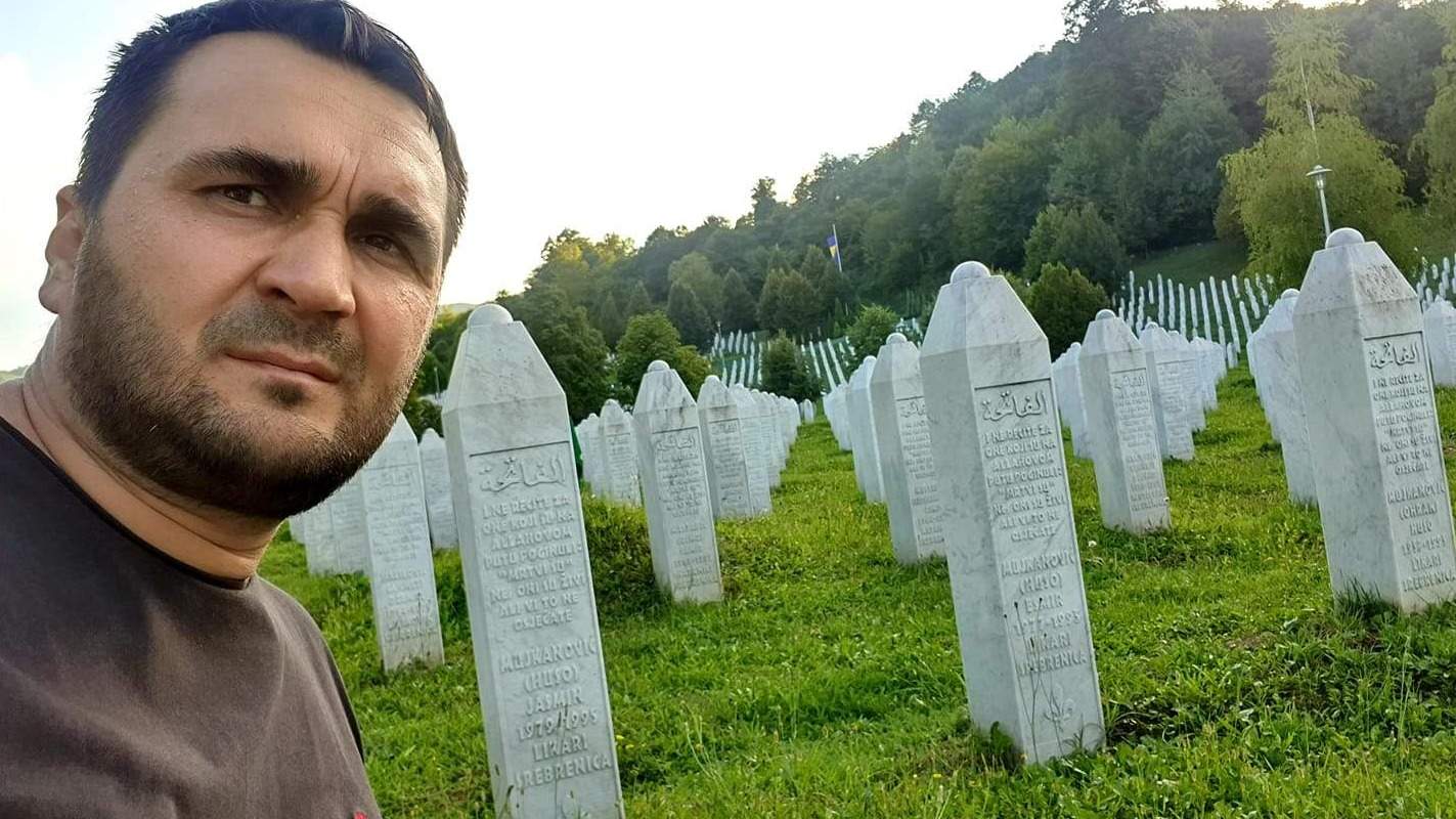 nerminova-braca-esmir-i-jasmin-su-u-trenutku-streljanja-imali-17-i-15-godina19961.jpg - Život djece u ratnoj Srebrenici: Pitao sam se kako neko može ubijati djecu