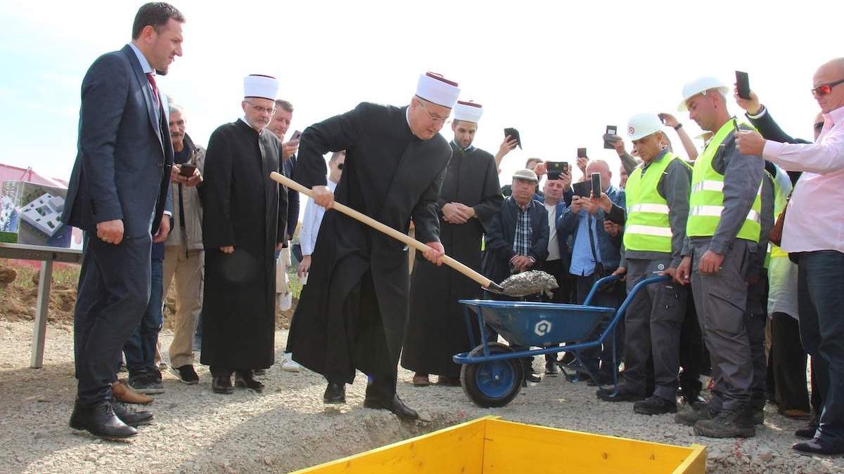 svecano-polozen-kamen-temeljac-za-islamski-centar-u-osijeku42872.jpg - Devedeset šest godina organiziranog i institucionalnog rada i djelovanja Islamske zajednice u Osijeku