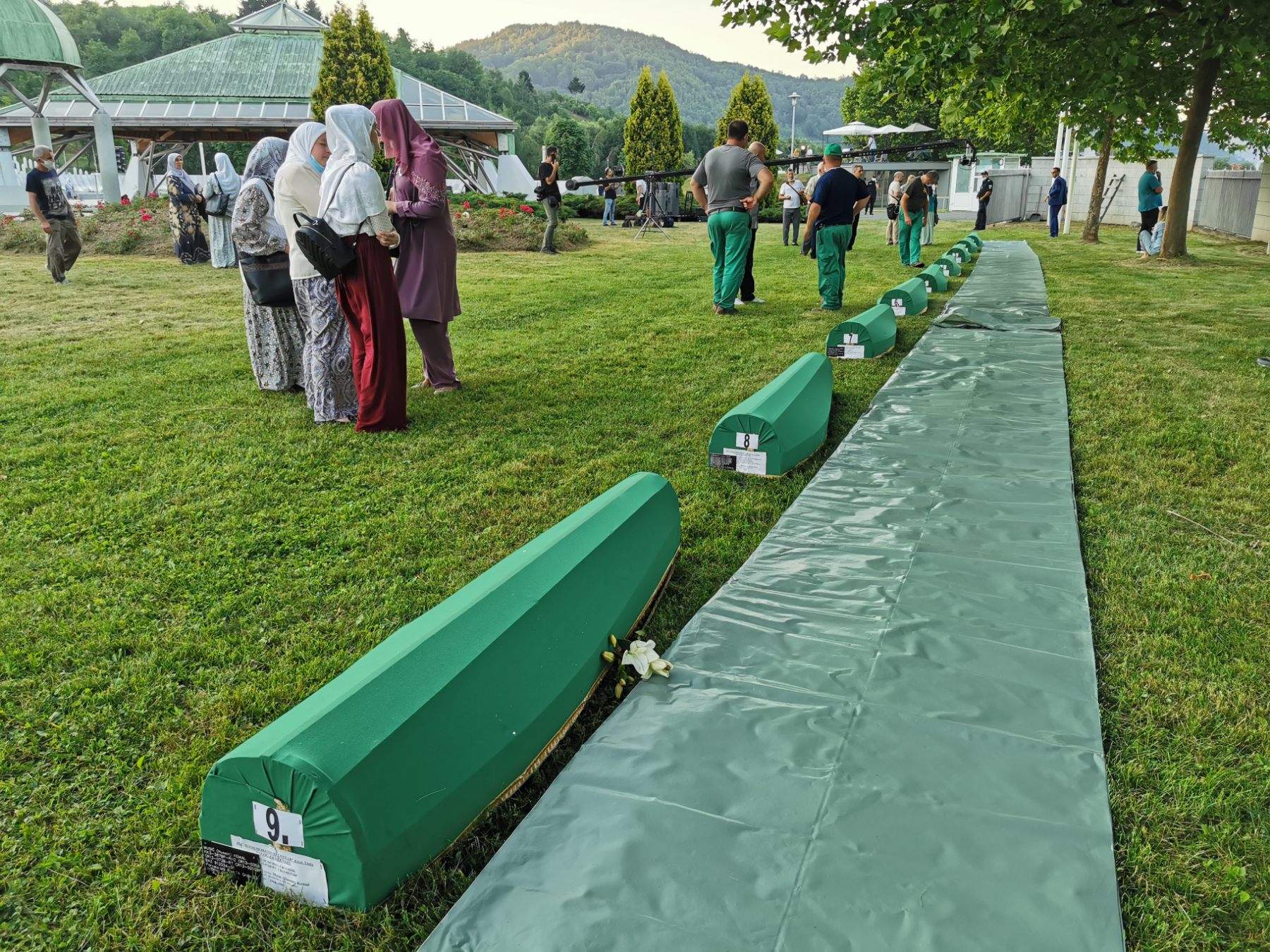 Dženaza.jpg - Potočari: Dženaza za devet žrtava genocida u Srebrenici